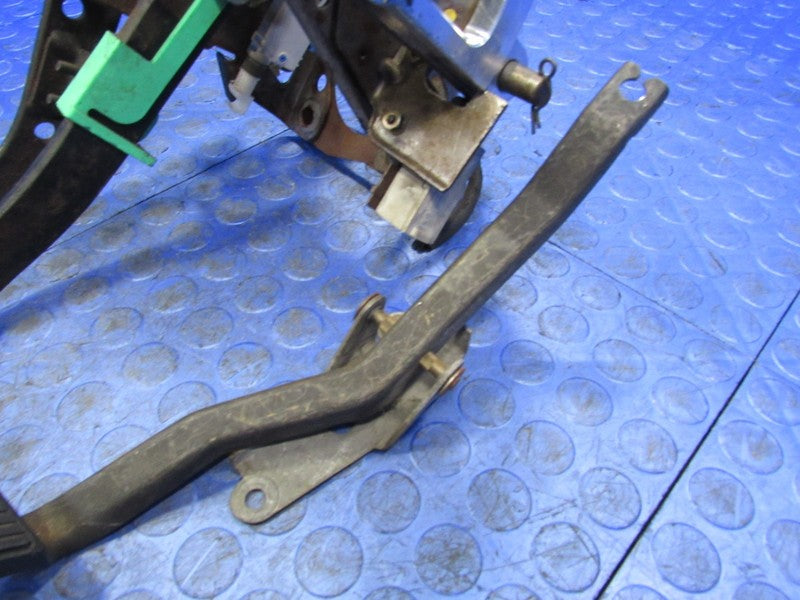 99-04 Ford Mustang MT Manual Brake Clutch Pedal Manual Assembly YR33-2