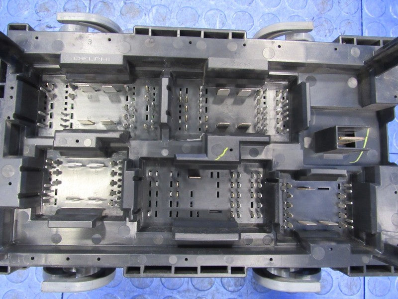 07-09 Chevrolet Silverado GMC Sierra 6.0L 6.2L Engine Bay Fuse Relay B