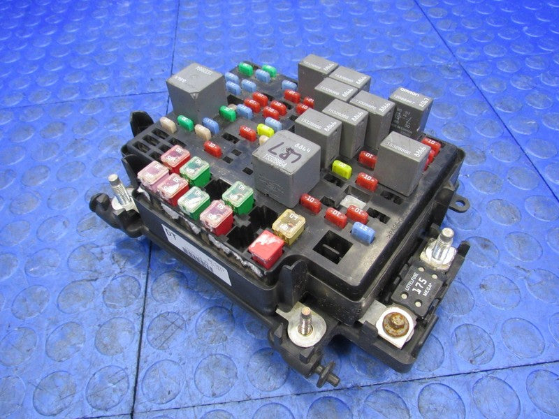03-05 Silverado Sierra Duramax Engine Fuse Panel Relay Box Block 15177