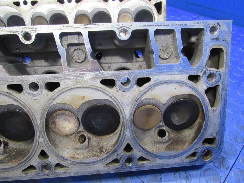 05-07 Silverado Sierra 1500 L33 799 Cathedral Port Cylinder Heads Pair