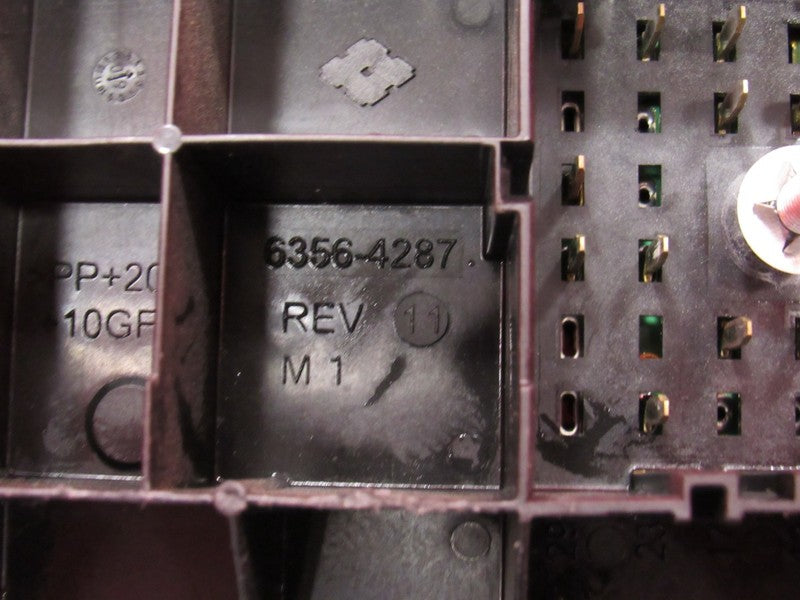 08-09 Chevrolet Express GMC Savana 1500 2500 3500 Fuse Relay Box 25888