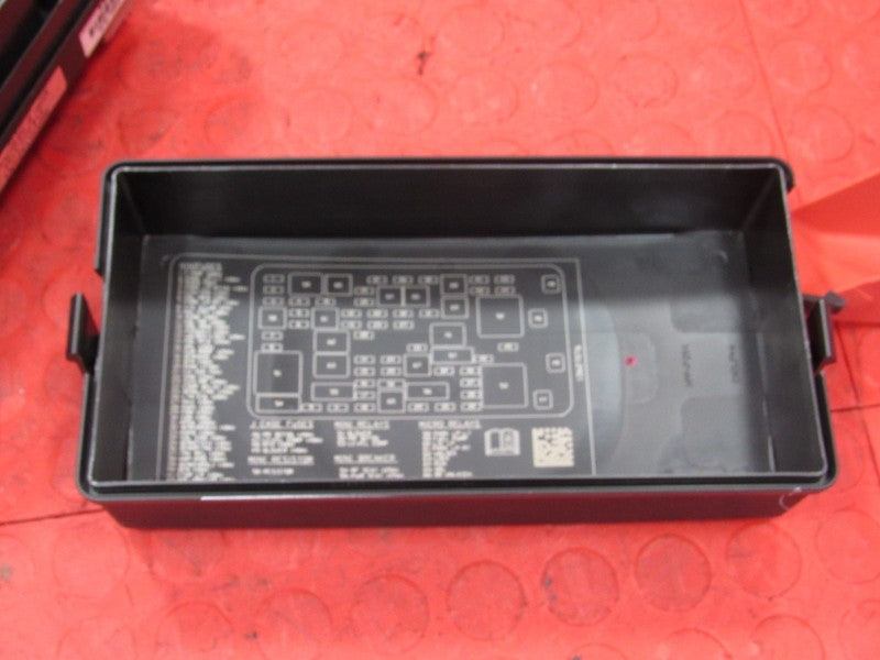 08-11 Cadillac DTS Buick Lucerne Cabin Under-Seat Fuse Relay Box 13712