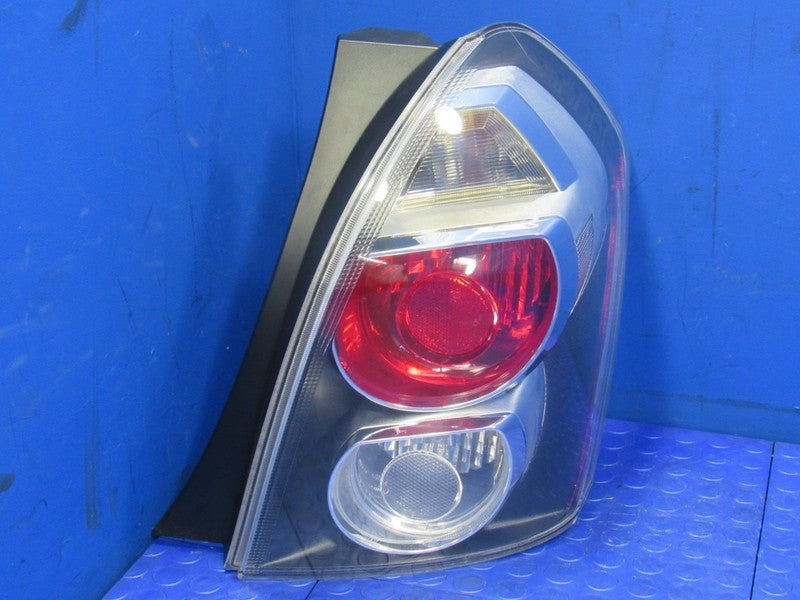 09-10 Pontiac Vibe Passenger RH Right Outer Taillight Tail Light Lamp 