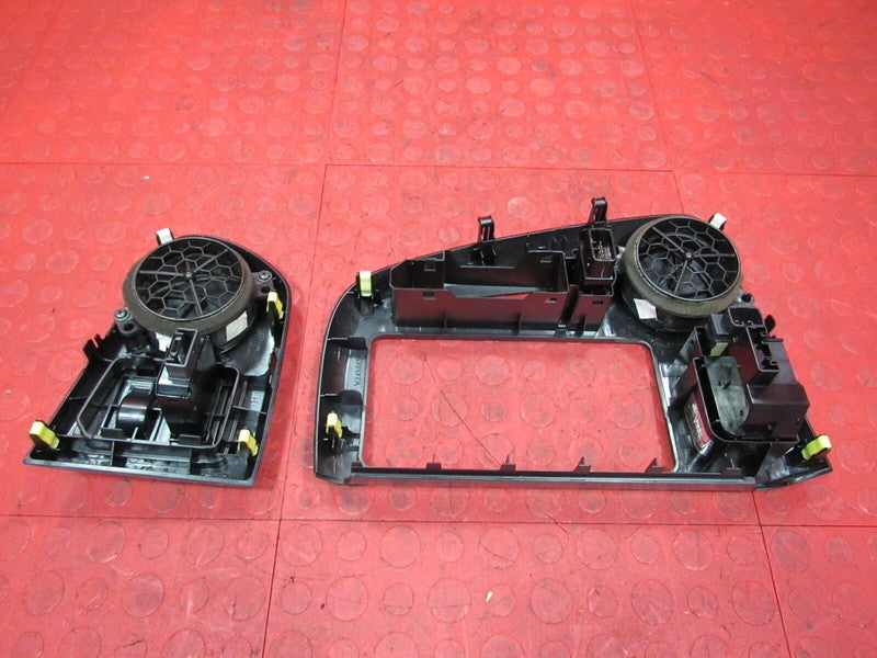 05-08 Toyota Matrix Radio Bezel Dash Instrument Panel Trim Vent 55405-