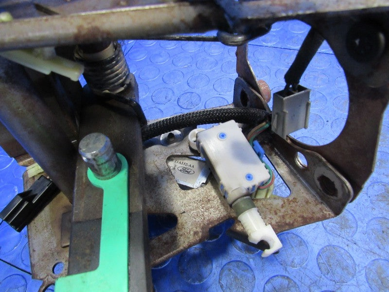 99-04 Ford Mustang MT Manual Brake Clutch Pedal Manual Assembly YR33-2