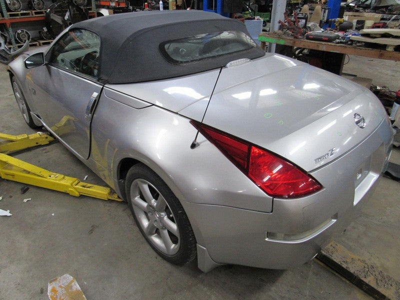 05 Nissan 350Z Convertible AT Instrument Cluster Speedometer Odometer 