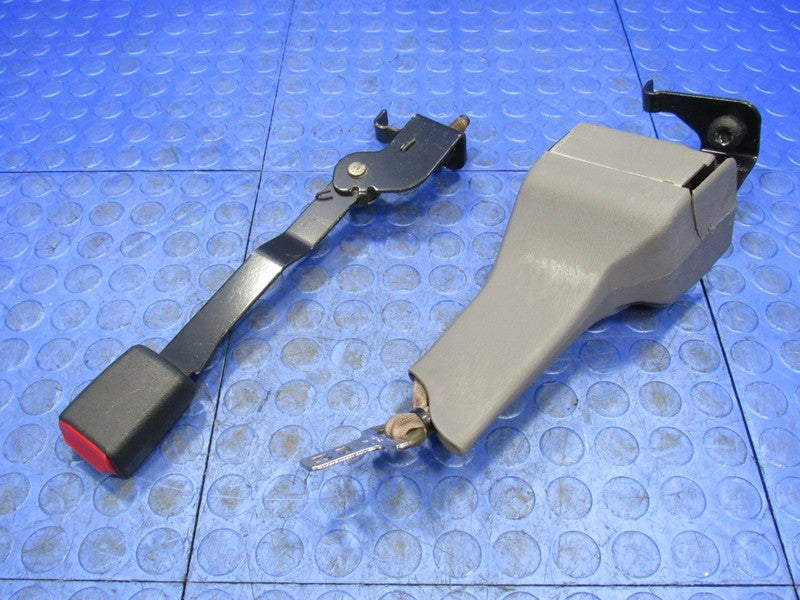 00-05 Ford Excursion Second 2nd Row Gray Center Bench Seat Belt Retrac