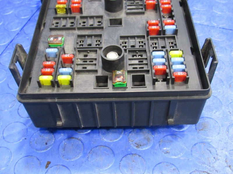 10-11 Chevrolet Express GMC Savana Engine Bay Fuse Relay Box Block 209