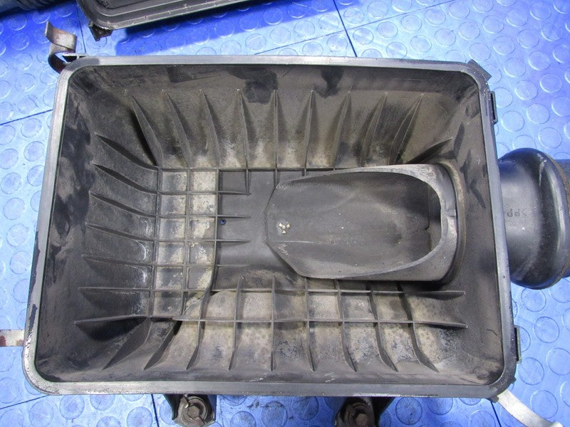 05-07 Toyota Sequoia Tundra 4.7L Intake Tube Air Box Filter Assembly 0