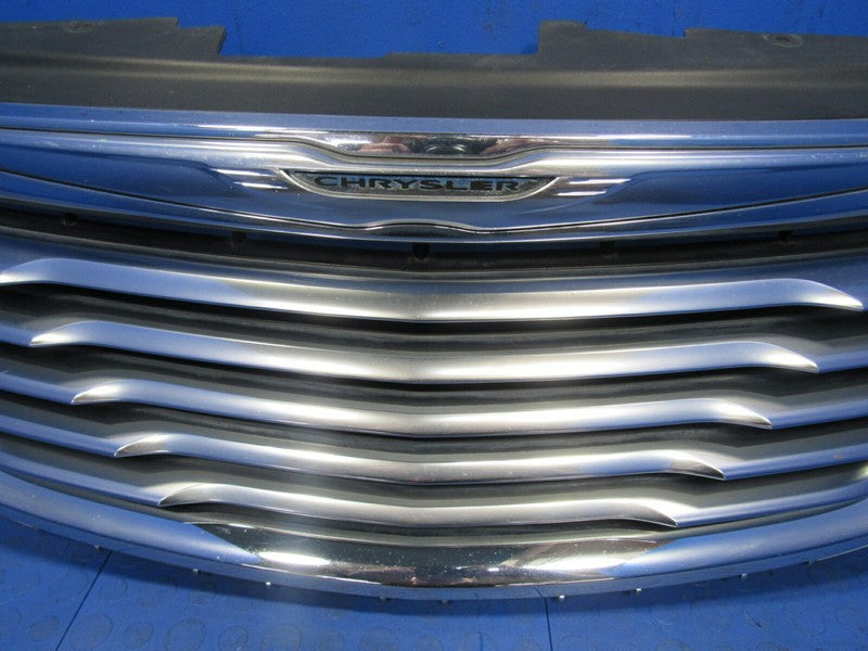 11-16 Chrysler Town & Country Front Radiator Center Grill Grille Chrom