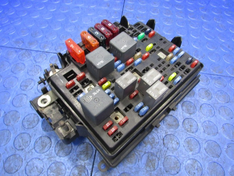 00-02 Silverado Tahoe Yukon Suburban Under-Hood Fuse Relay Box Block C