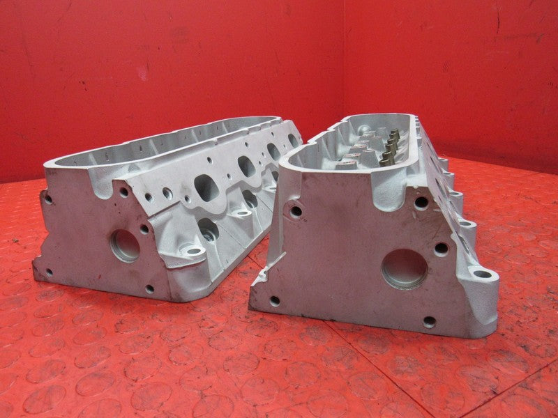 05-07 Silverado Sierra 1500 L33 243 Cathedral Port Cylinder Heads Bare