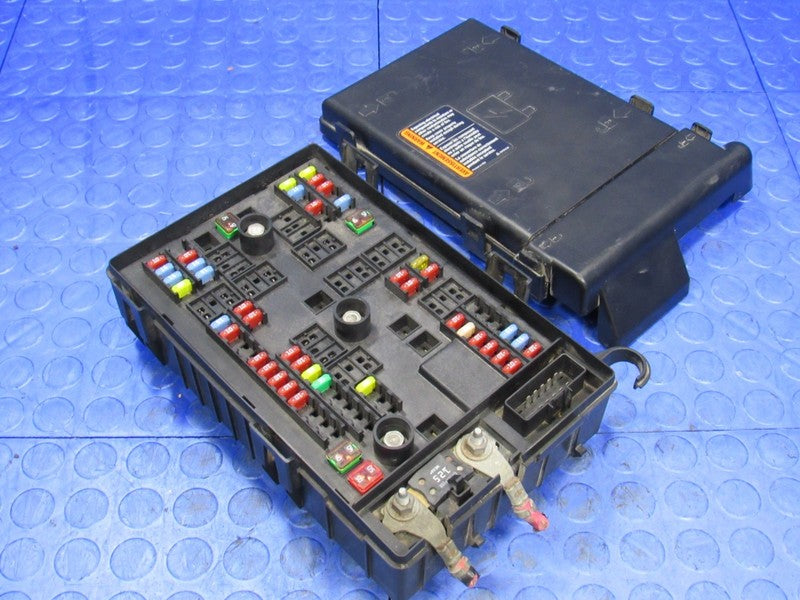 10-11 Chevrolet Express GMC Savana Engine Bay Fuse Relay Box Block 209