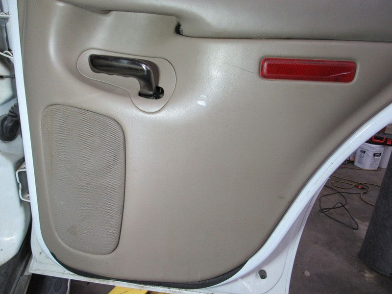 03-06 Yukon Right RH Passenger Side Rear Door Trim Panel Neutral