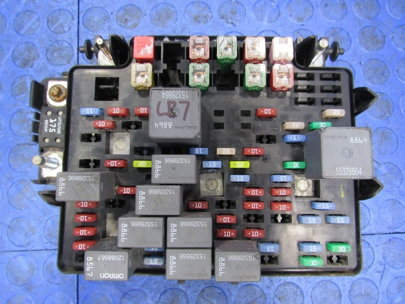 03-05 Silverado Sierra Duramax Engine Fuse Panel Relay Box Block 15177
