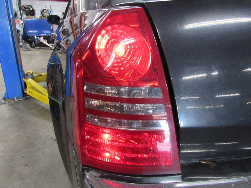 05-07 Chrysler 300 Left LH Driver Side Taillight Tail Light Lamp