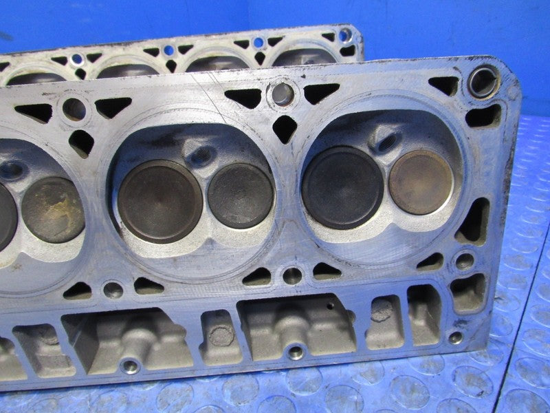 05-07 Silverado Sierra 1500 L33 799 Cathedral Port Cylinder Heads Pair