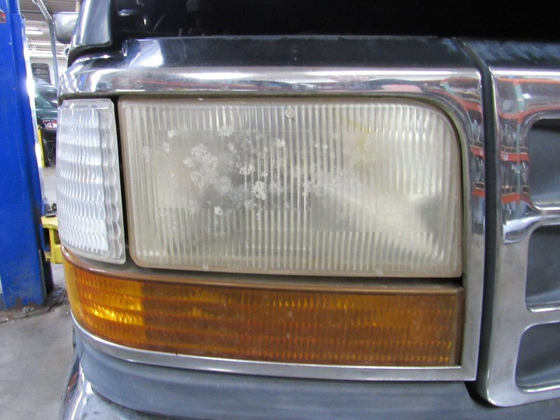 92-96 Ford F150 250 Bronco Right RH Passenger Side Headlight Head Ligh