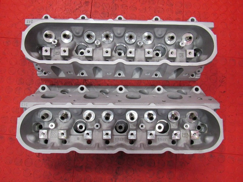 05-07 Silverado Sierra 1500 L33 243 Cathedral Port Cylinder Heads Bare