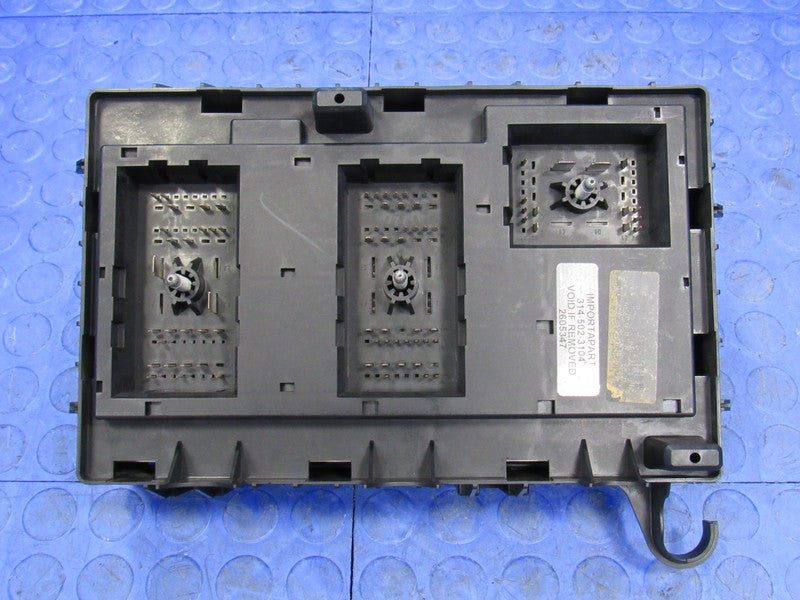12 Chevrolet Express GMC Savana Engine Bay Fuse Relay Box Block 227418