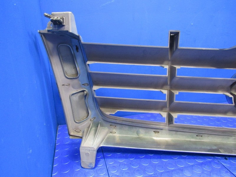 02-06 Cadillac Escalade Front Upper Radiator Grille Assembly OEM Silve