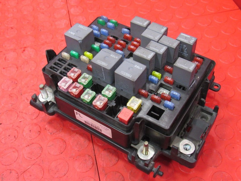 03-05 Silverado Sierra Tahoe Engine Fuse Panel Relay Box Block 1511561
