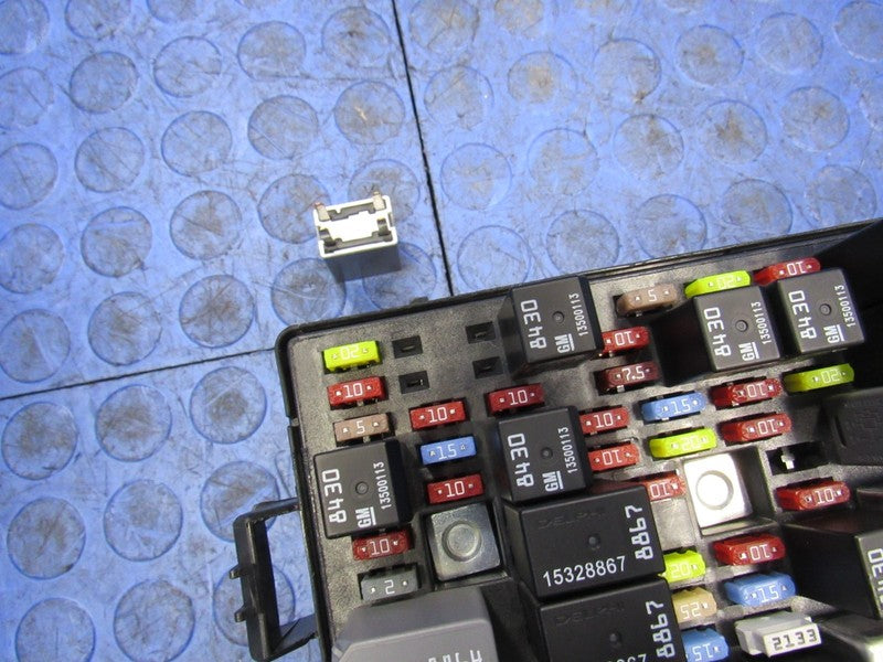 08-11 Cadillac DTS Buick Lucerne Cabin Under-Seat Fuse Relay Box 13697
