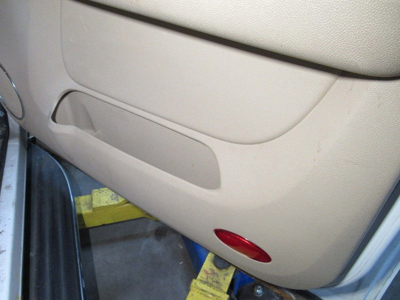 07-09 Yukon Tahoe Right RH Passenger Side Front Door Trim Panel Light 