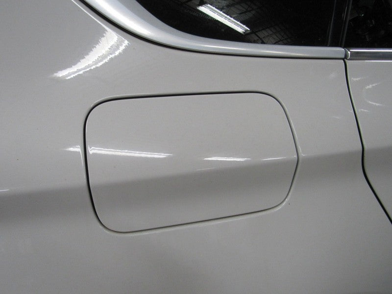10-17 BMW 535 550 GT Fuel Tank Door Gas Filler Lid Alpine White 300