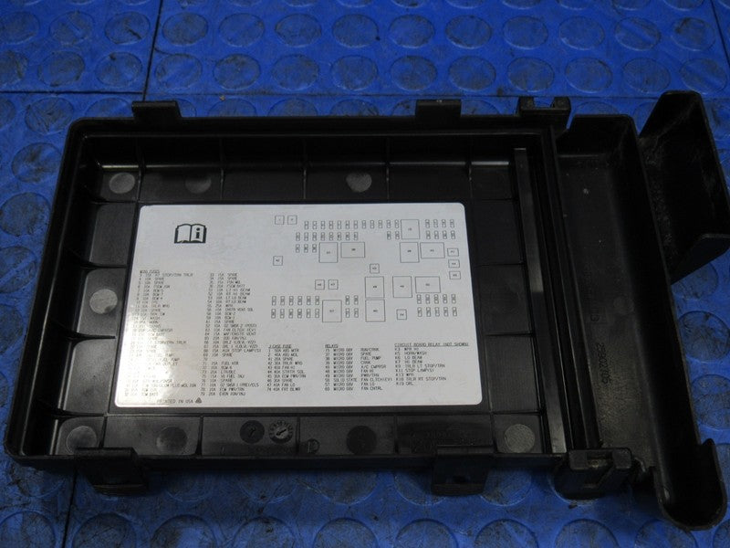 10-11 Chevrolet Express GMC Savana Engine Bay Fuse Relay Box Block 209