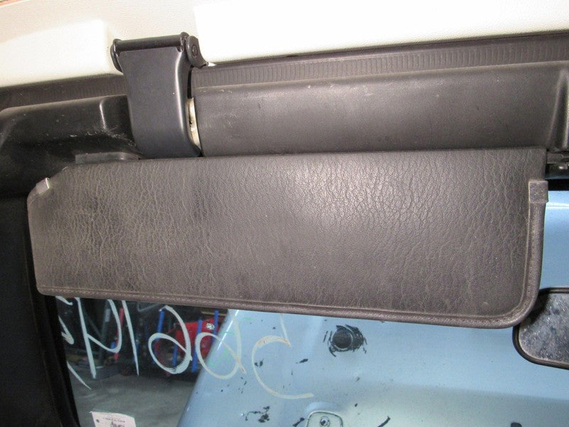 03-06 Jeep Wrangler Left LH Driver Side Sunvisor Sun Vsior Black W Lab