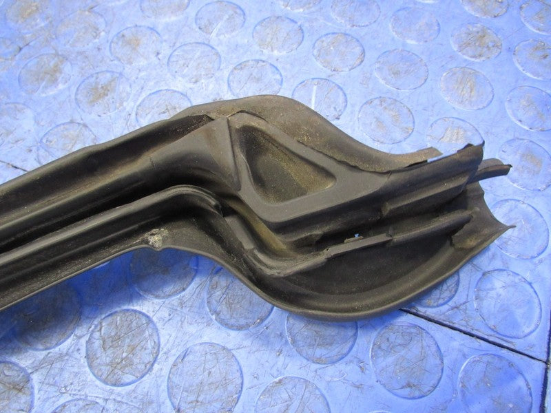 99-02 BMW Z3 Coupe Left LH Driver Door On-Body Seal Weatherstrip 2831