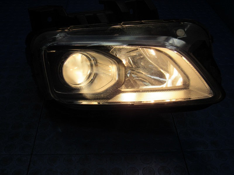 18-21 Hyundai Kona Right Passenger RH Halogen Headlight Assembly 92102