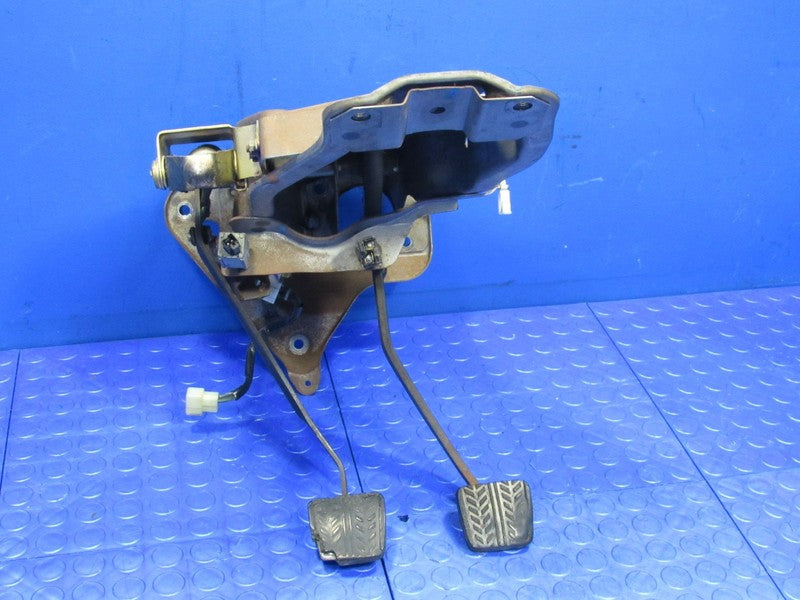 86-93 Mazda B-Series B2000 B2200 B2600i B2600 Clutch Brake Pedal Set O