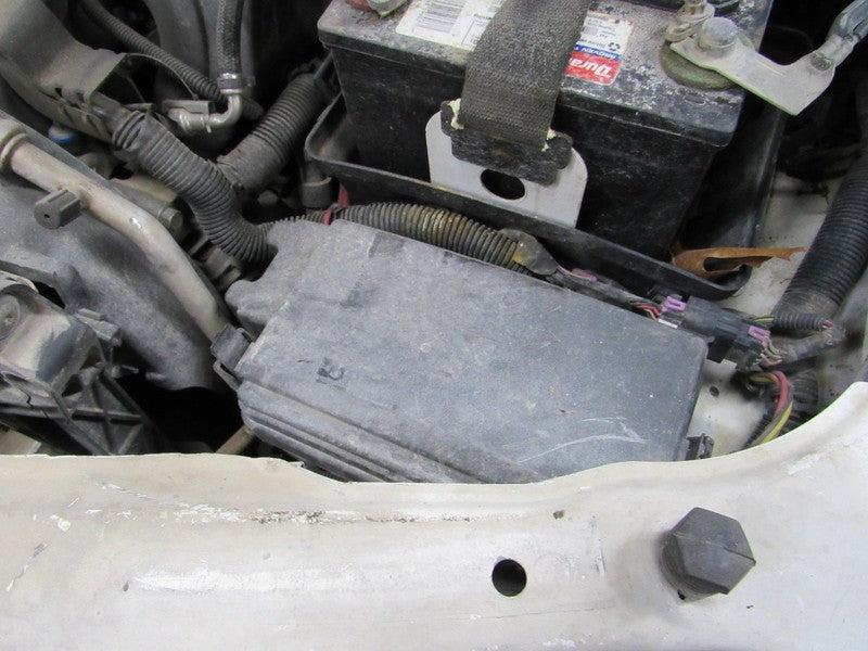 09-12 Colorado Canyon Engine Bay Fuse Box