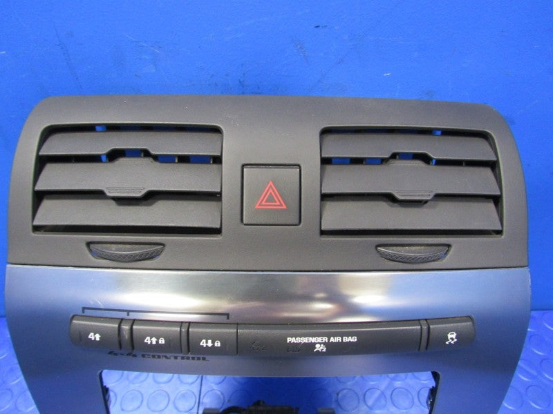 06-10 Hummer H3 H3T Dash Air Vent Radio Climate Control Panel Bezel 27