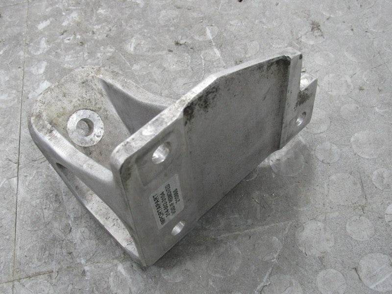 97-04 Chevrolet Corvette 5.7L Right RH Engine Motor Mount Bracket 1026