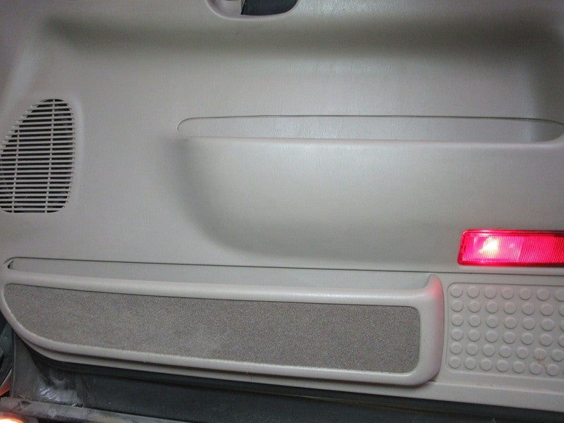 03 Excursion Right RH Passenger Side Front Door Trim Panel Eddie Bauer