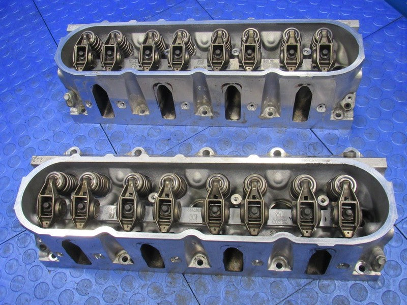 05-07 Silverado Sierra 1500 L33 243 Cathedral Port Cylinder Heads Pair