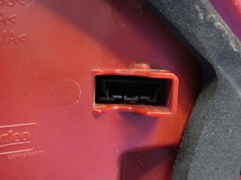 08-10 BMW 650i E63 RH Passenger LED Outer Quarter Taillight Tail Light