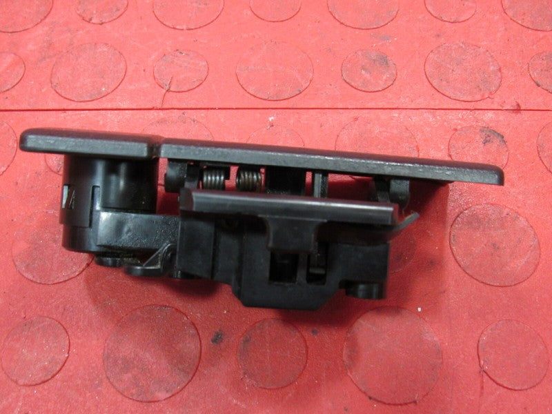 06-13 Suzuki Grand Vitara Glovebox Glove Box Compartment Handle Latch 