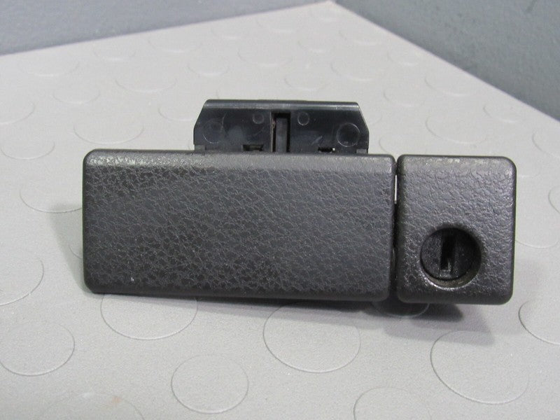 06-13 Suzuki Grand Vitara Glovebox Glove Box Compartment Handle Latch 