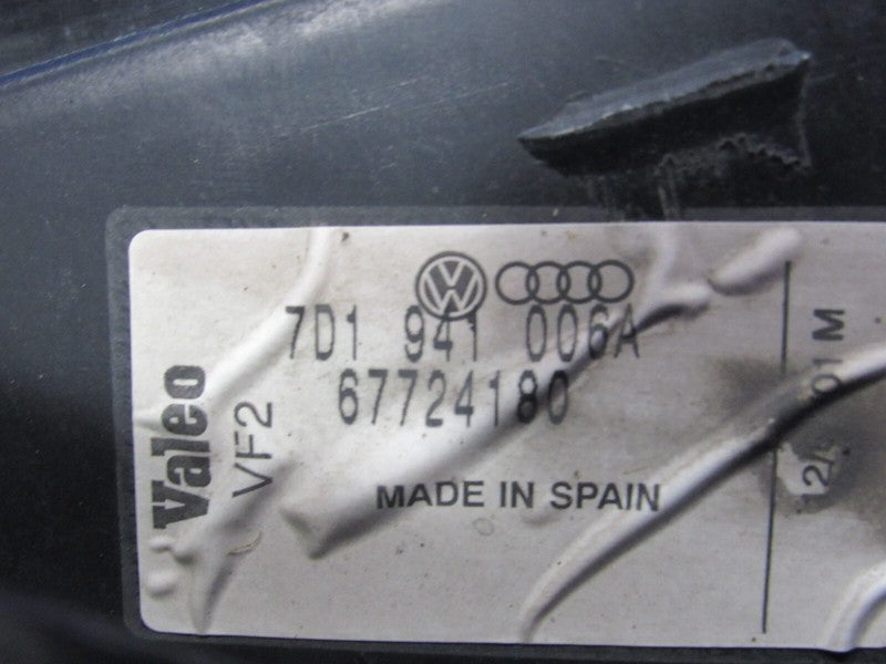 96-03 Volkswagen Eurovan Right Passenger Halogen Headlight Head Light 