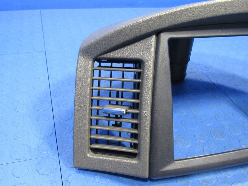 05-06 Jeep Grand Cherokee WK REC Navigation Radio Bezel Dash Trim Vent