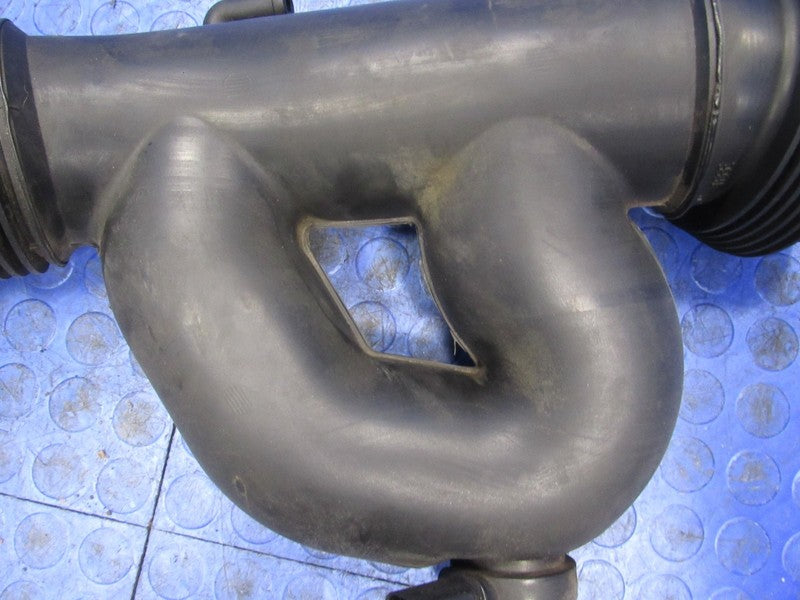 99-03 Volkswagen Eurovan VR6 2.8L Air Intake Tube Duct Hose 022 129 62