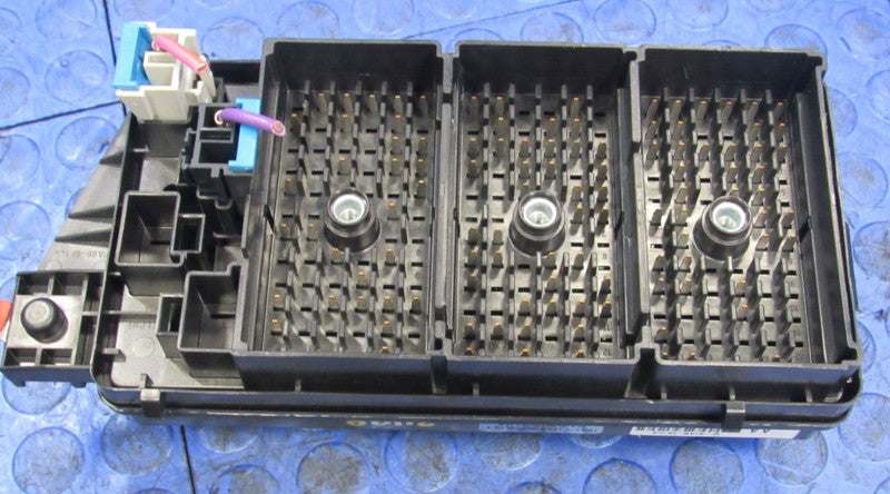 08-11 Cadillac DTS Buick Lucerne Cabin Under-Seat Fuse Relay Box 13697