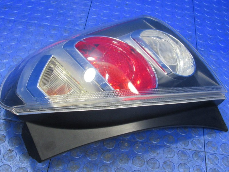 09-10 Pontiac Vibe Passenger RH Right Outer Taillight Tail Light Lamp 