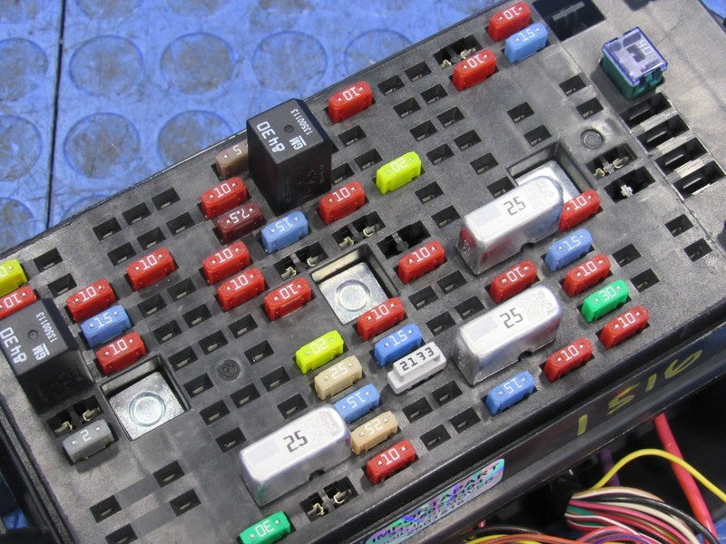 08-11 Cadillac DTS Buick Lucerne Cabin Under Seat  13697145 Fuse Relay