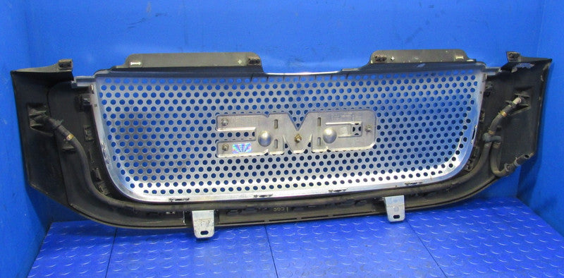 05-09 Envoy Denali / 05-06 Envoy XL Denali Factory Mesh Grille Black/C