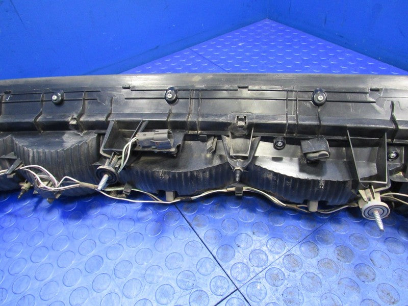 08-10 Dodge Challenger Center Trunk Taillight Tail Light Lamp Finish P